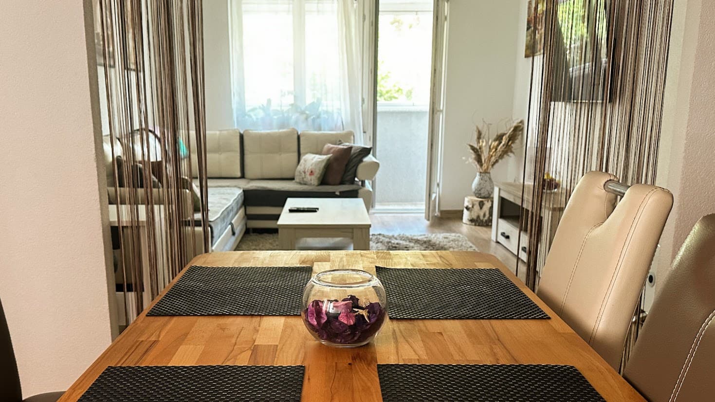 Bright living and dining area of Apartman Cik-Cak